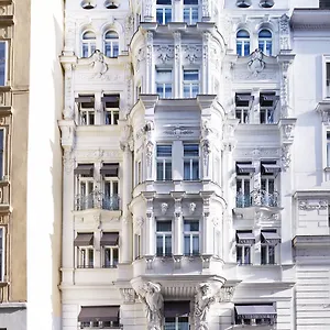 Zur Wiener Staatsoper *** Vienna